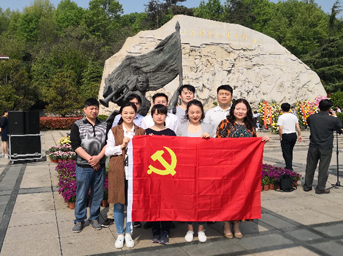 清明祭英烈，遺志永傳承—置業(yè)公司第一、第二黨支部組織開(kāi)展祭掃烈士陵園活動(dòng)