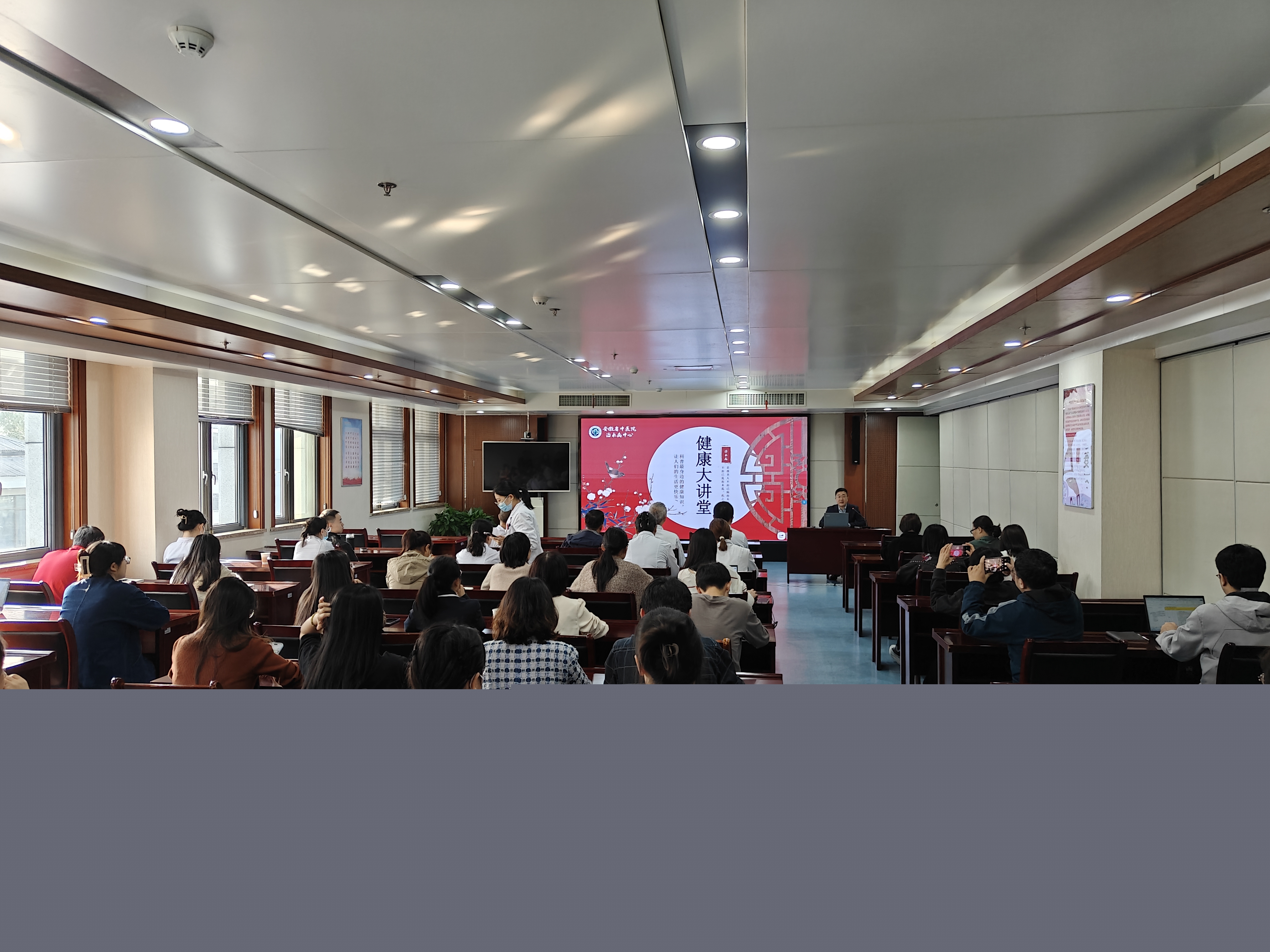 “義診暖人心，共筑健康夢”——皖投置業(yè)公司第三黨支部聯合安徽中醫(yī)藥大學第一附屬醫(yī)院治未病黨支部、皮膚科黨支部開展支部共建活動